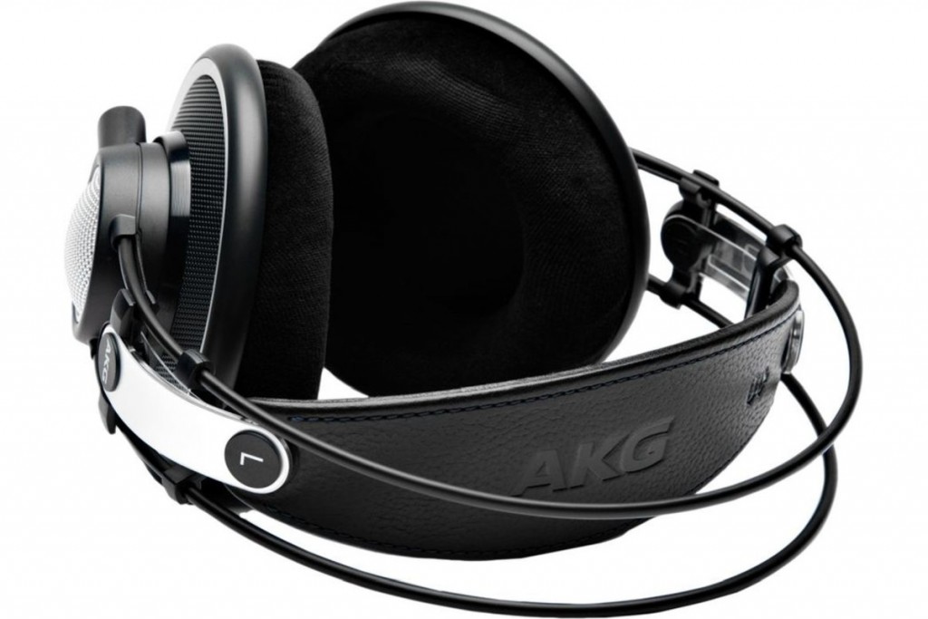 AKG K702