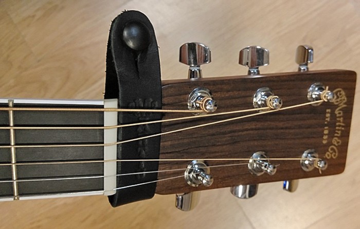 MARTIN BLACK HEADSTOCK GUITAR STRAP TIE
