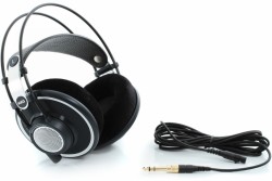 AKG K702